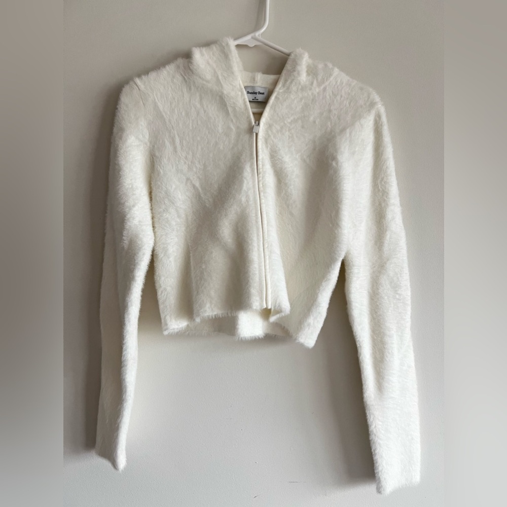 Cropped White Hooded Zipper Sweater